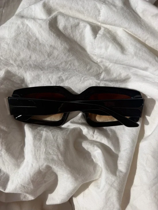 DEZI Read the room sunglasses - Picture 2 of 5